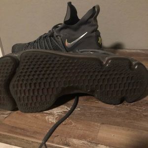 KD7 men’s shoes; size 10.5.  Hardly worn; asking $50